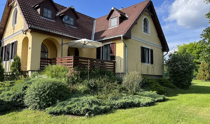 M�rk�i Vend�gh�z - kapu a Bakonyra M�rk� - Szilveszter (min. 2 �j)