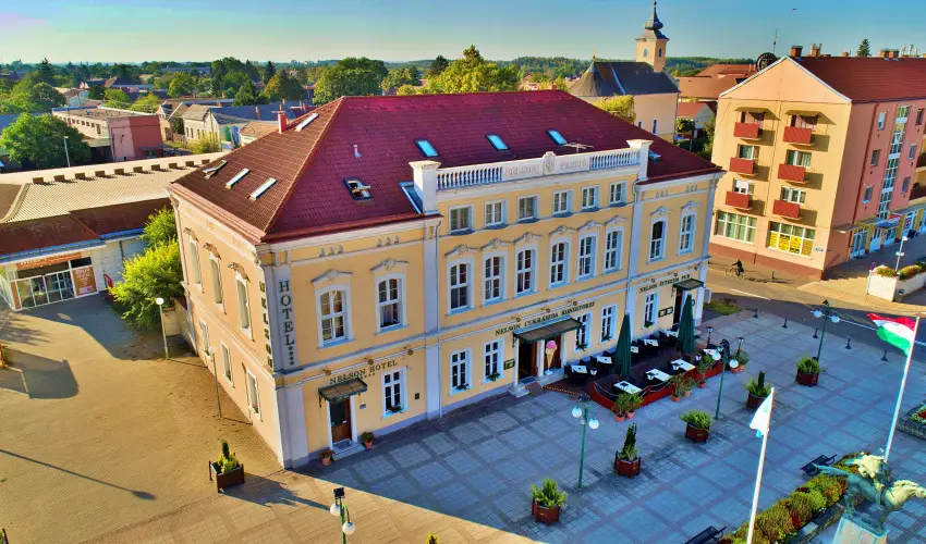 Nelson Hotel Hajd�szoboszl� - Szilveszter (min. 2 �j)