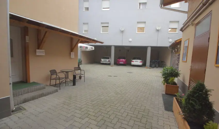 Hotel Vad�szk�rt Sz�kesfeh�rv�r - Szilveszter