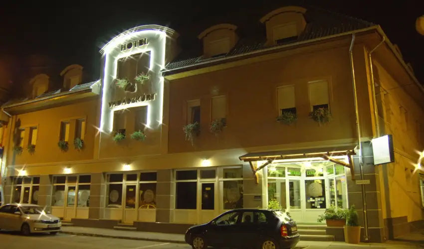 Hotel Vad�szk�rt Sz�kesfeh�rv�r - Szilveszter