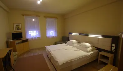 Hotel Vad�szk�rt Sz�kesfeh�rv�r