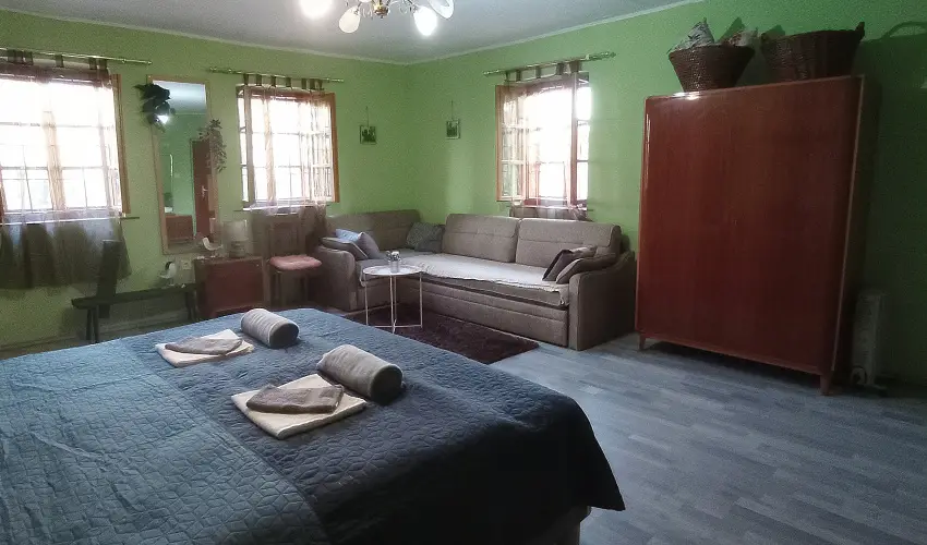 P�ni Kuck� Vend�gh�z �s Minifarm  Hossz�v�lgy - Szilveszter