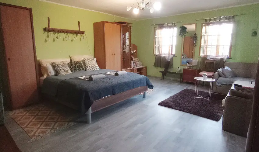 P�ni Kuck� Vend�gh�z �s Minifarm  Hossz�v�lgy - Szilveszter