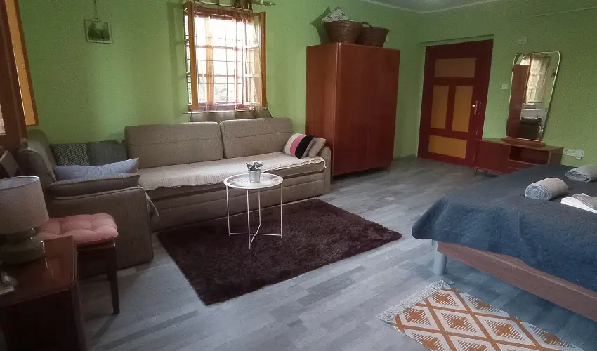 P�ni Kuck� Vend�gh�z �s Minifarm  Hossz�v�lgy - Szilveszter