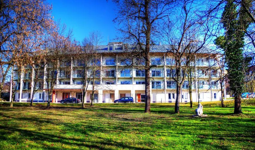 Hark�nyi Psoriasis Centrum Hark�ny - Szilveszteri pezsg�s (min. 2 �j)
