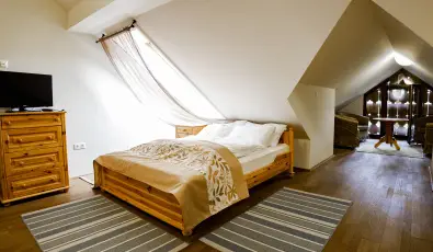 Sasr�ti Vad�szkast�ly Almamell�k