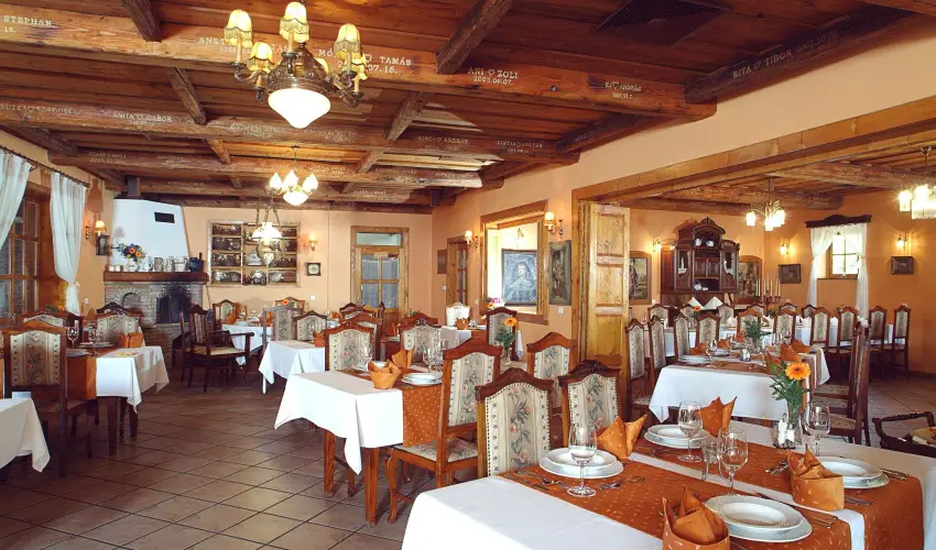 Szrcsa Hotel Szkesfehrvr - Szilveszter (min. 2 j)