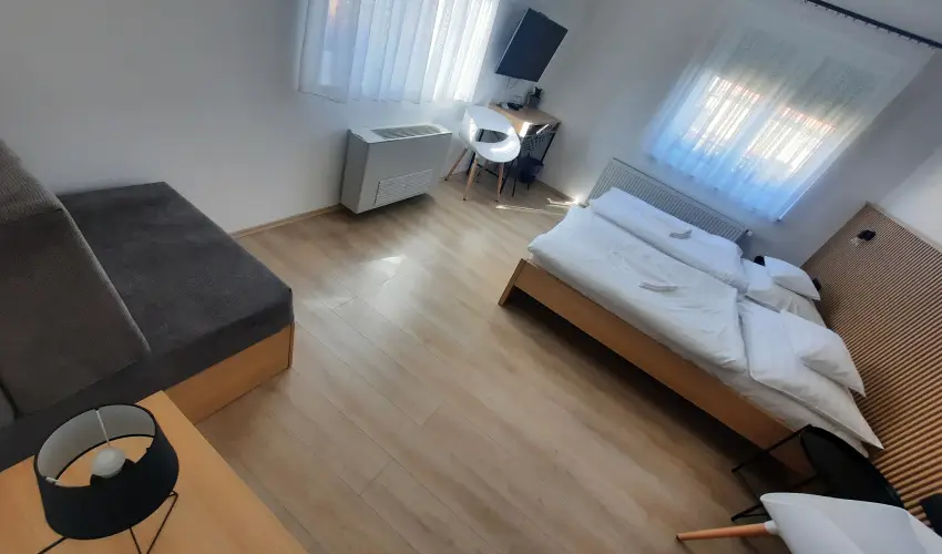 Svirg Terml Panzi Hajdnns - Szilveszter 