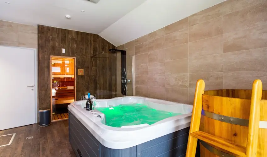 Waterfront Lodge Dunapataj - Szilveszter (min. 2 j)