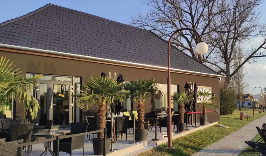 Waterfront Lodge Dunapataj - Szilveszter (min. 2 j)